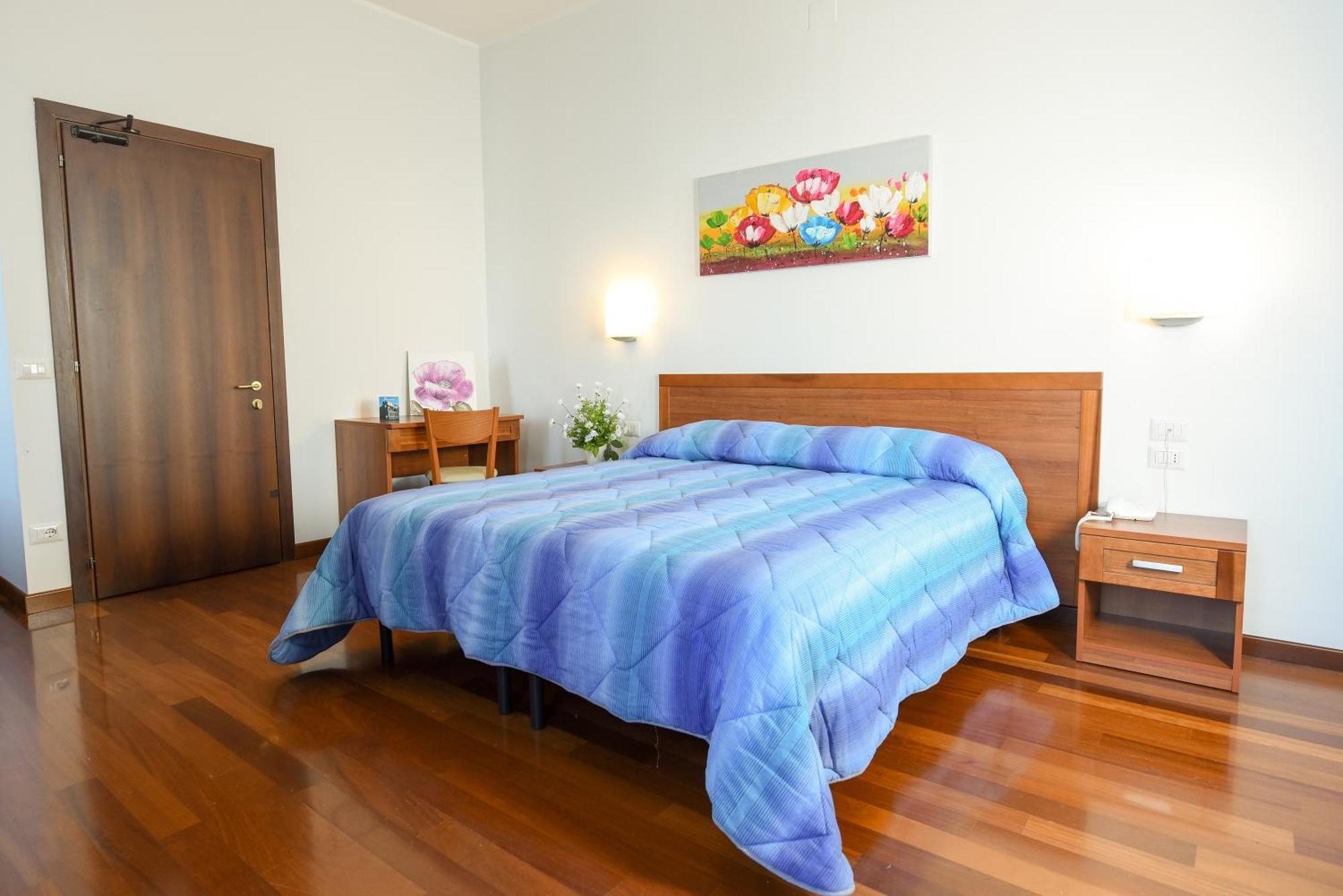 Economy Double or Twin Room,529435299:JPEG